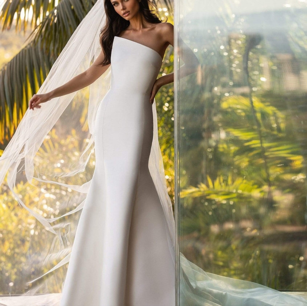 Provonias Day wedding gown